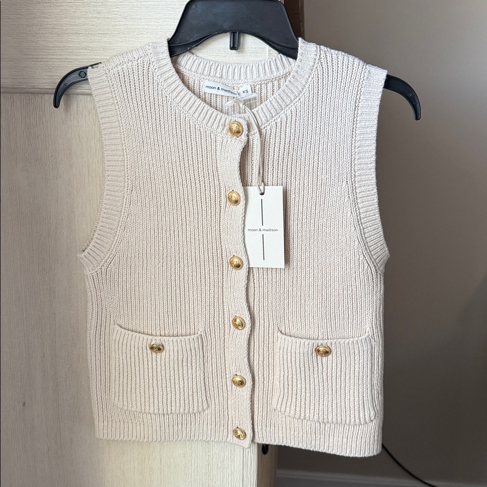 Moon & Madison Beige Button Down Knit Sweater Vest